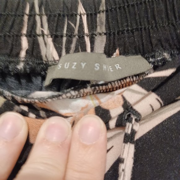 Suzy Shier Pink and Black Floral Wide Legged Pants - Picture 5 of 7